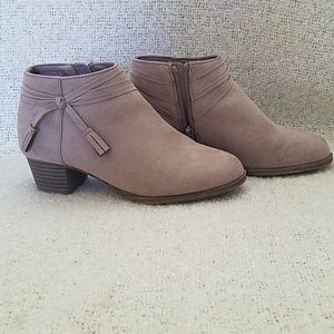 Girl's size 13 ankle booties